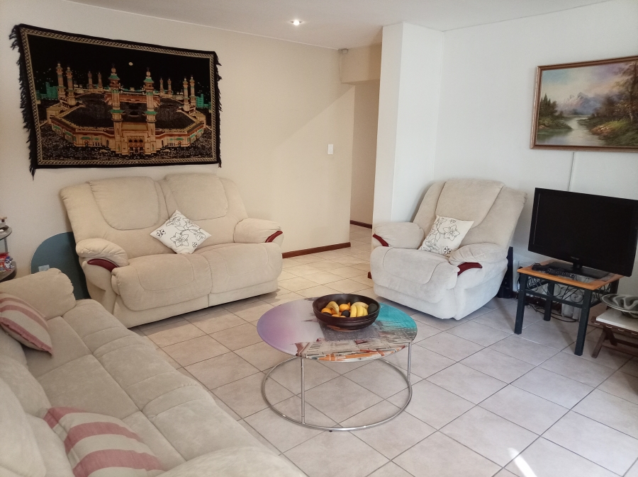 4 Bedroom Property for Sale in Mountainside Western Cape